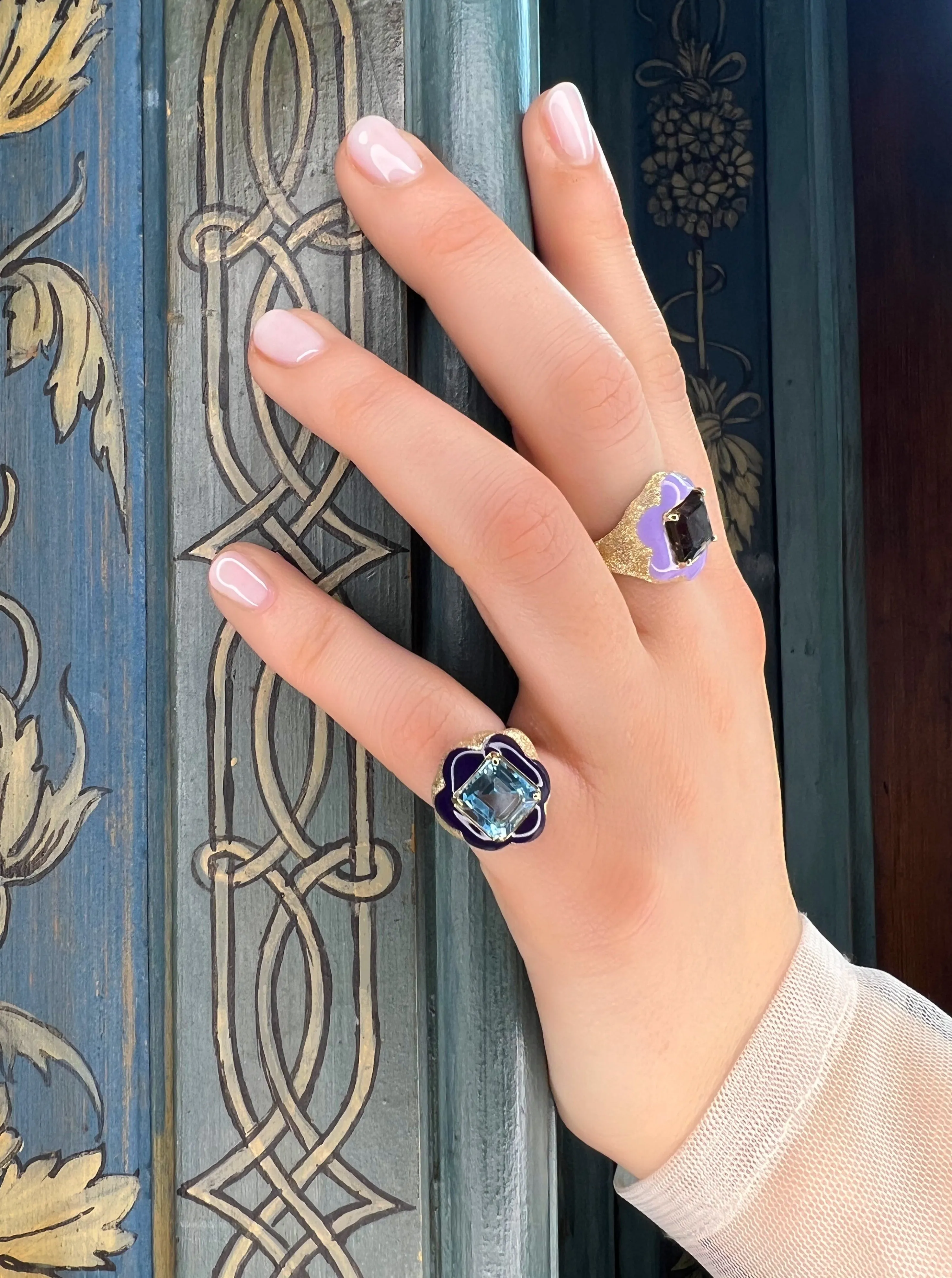 ONLINE EXCLUSIVE - PINKY GIVE THEM FLOWERS SIGNET RING IN DIAMANTATO